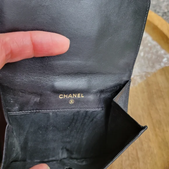 CHANEL Elegant Black Leather Logo Wallet Beautiful Pre-loved Condition Box Wrap - Picture 14 of 16